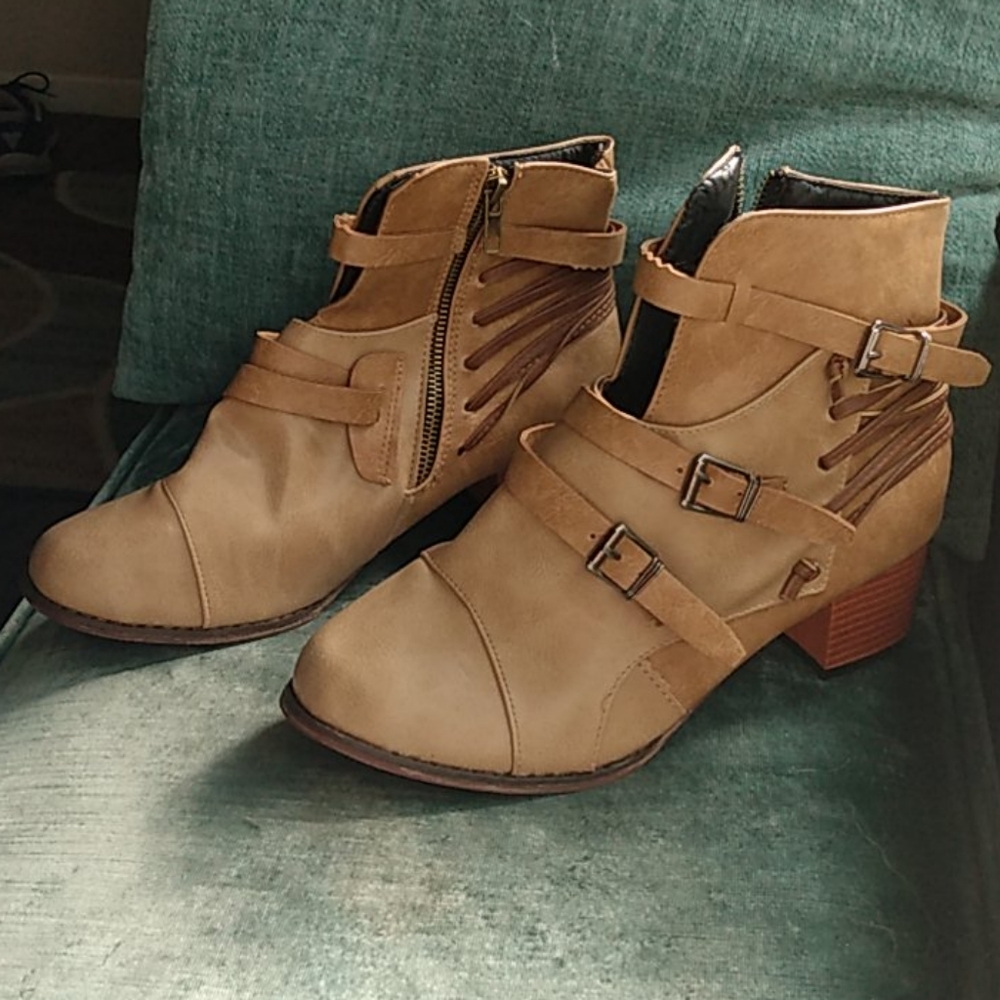 Women's Boots, Size 10, (NWOT)